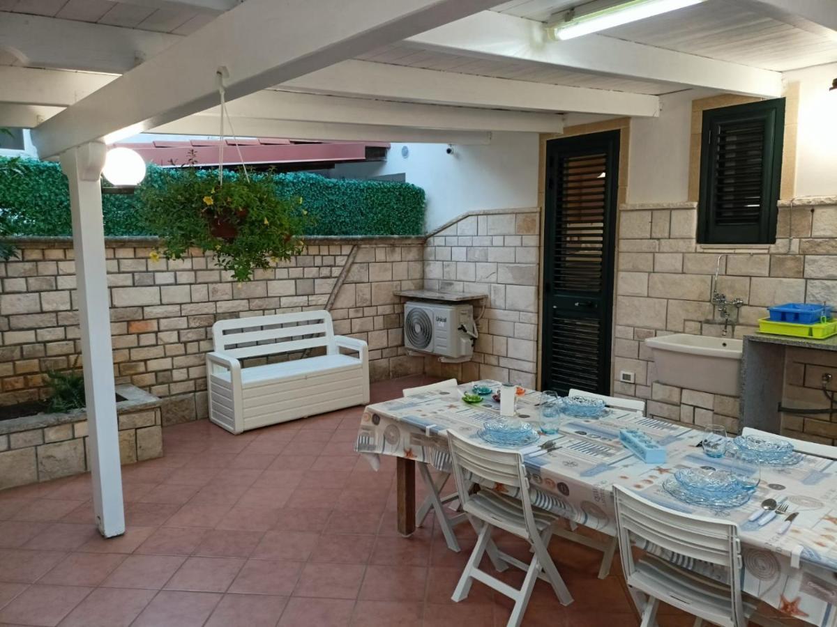 Villetta Poesia 50 M Dal Mare Con Giardino E Parcheggio Torre dell'Orso Luaran gambar